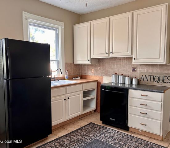 12 Parkview Court, Troy, NY 12180