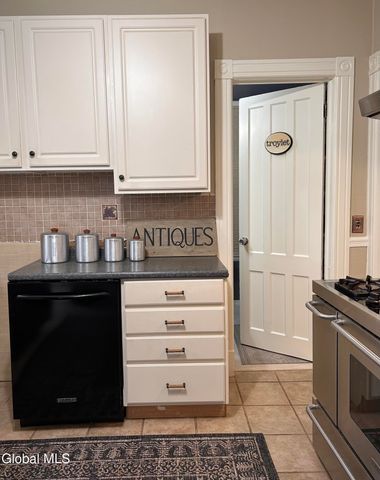 12 Parkview Court, Troy, NY 12180