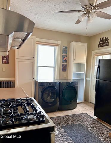 12 Parkview Court, Troy, NY 12180