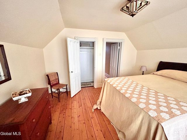 12 Parkview Court, Troy, NY 12180