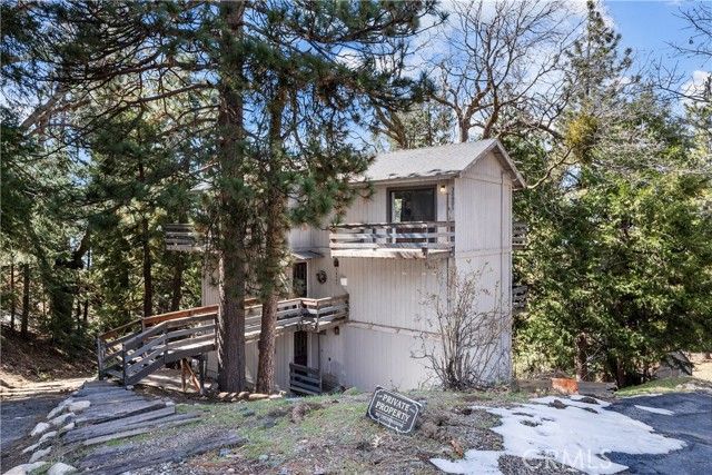 30901 Live Oak Drive, Running Springs, CA 92382