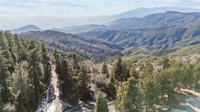 30901 Live Oak Drive, Running Springs, CA 92382