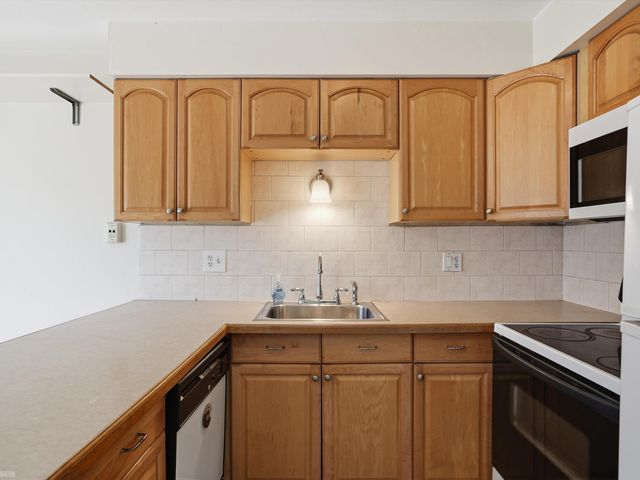 38150 Jamestown Drive 84, Sterling Heights, MI 48312