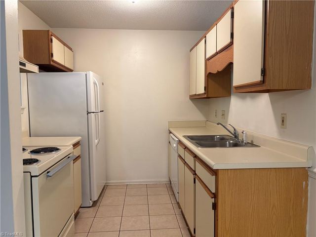 5627 Hornaday Road J, Greensboro, NC 27409