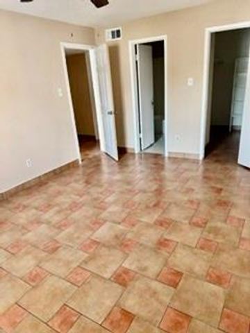 7200 Clarewood Drive 6, Houston, TX 77036