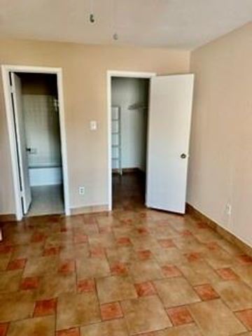 7200 Clarewood Drive 6, Houston, TX 77036