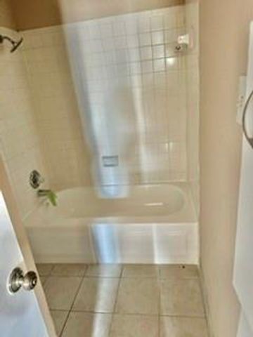 7200 Clarewood Drive 6, Houston, TX 77036