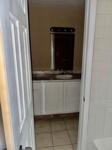 7200 Clarewood Drive 6, Houston, TX 77036