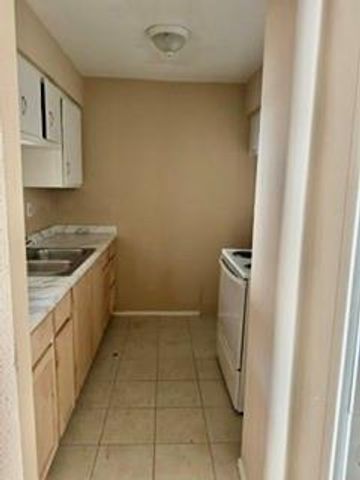 7200 Clarewood Drive 6, Houston, TX 77036