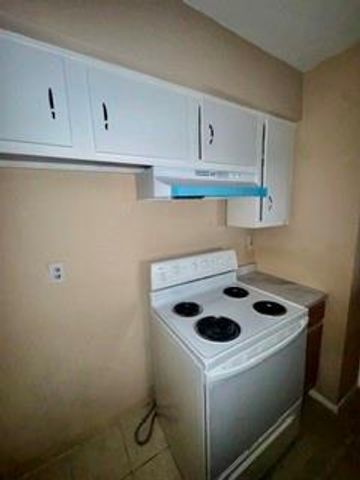 7200 Clarewood Drive 6, Houston, TX 77036