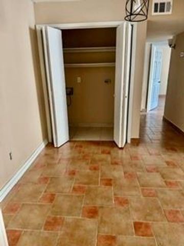 7200 Clarewood Drive 6, Houston, TX 77036