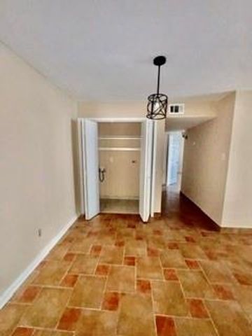 7200 Clarewood Drive 6, Houston, TX 77036