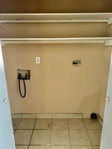7200 Clarewood Drive 6, Houston, TX 77036