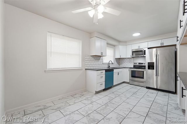 24985 Mabray Avenue, Eastpointe, MI 48021