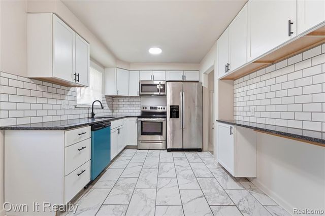 24985 Mabray Avenue, Eastpointe, MI 48021