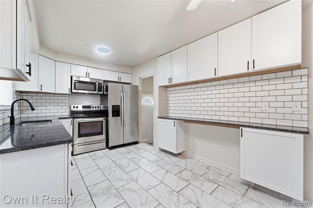 24985 Mabray Avenue, Eastpointe, MI 48021