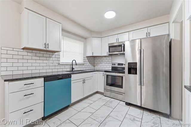 24985 Mabray Avenue, Eastpointe, MI 48021