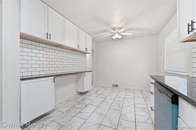 24985 Mabray Avenue, Eastpointe, MI 48021