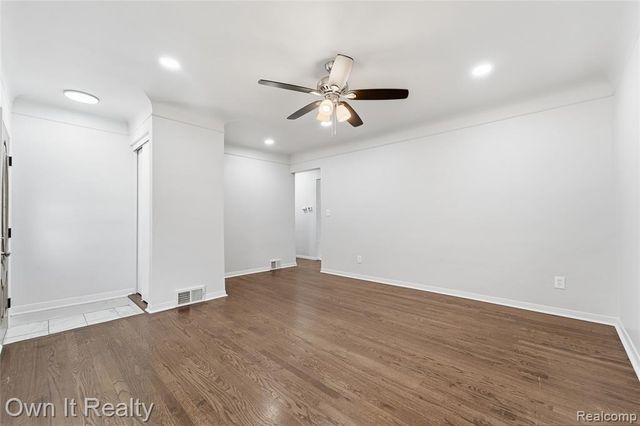 24985 Mabray Avenue, Eastpointe, MI 48021