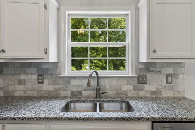 2744 Aston Woods Ln, Thompsons Station, TN 37179