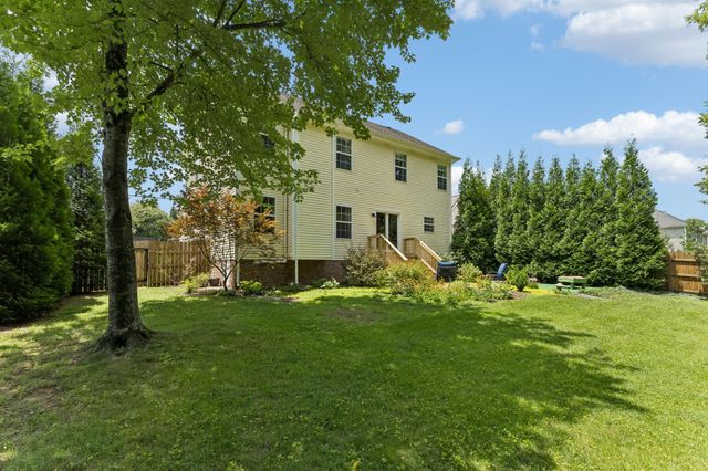 2744 Aston Woods Ln, Thompsons Station, TN 37179