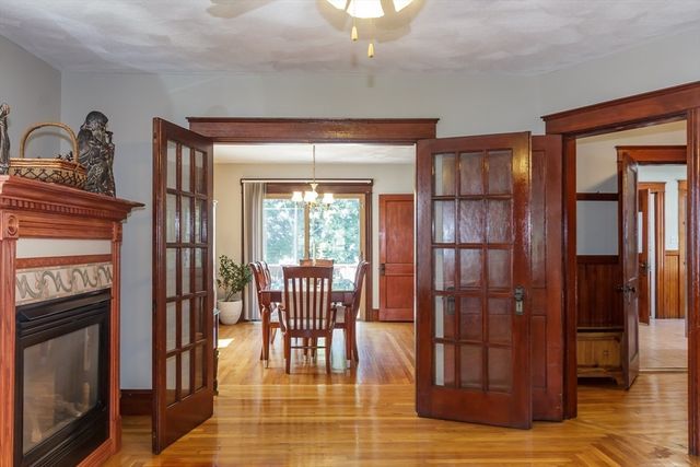 242 Beacon St, Lowell, MA 01850