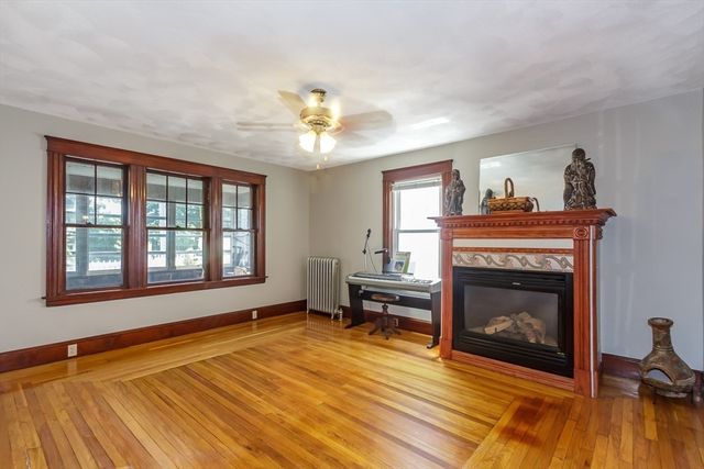 242 Beacon St, Lowell, MA 01850