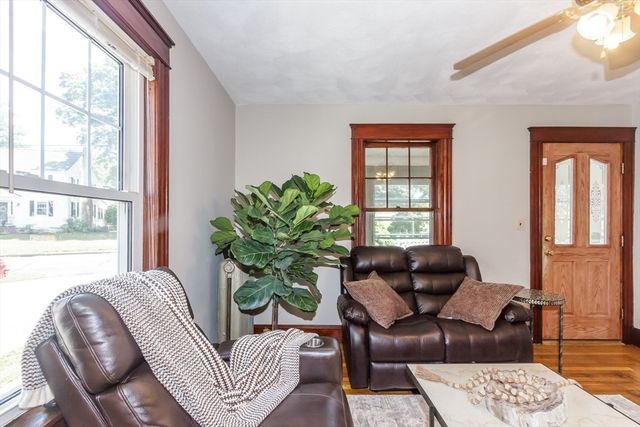 242 Beacon St, Lowell, MA 01850