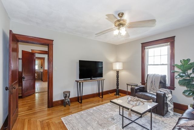 242 Beacon St, Lowell, MA 01850