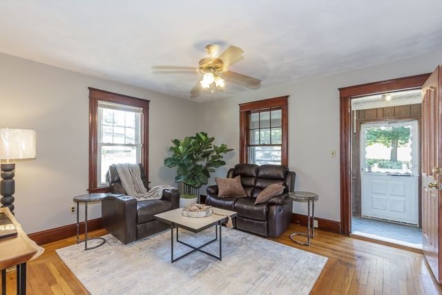 242 Beacon St, Lowell, MA 01850