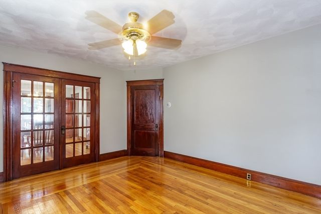 242 Beacon St, Lowell, MA 01850