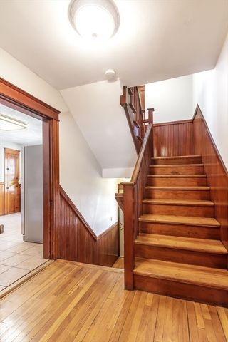 242 Beacon St, Lowell, MA 01850