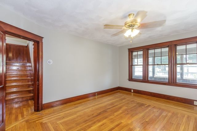 242 Beacon St, Lowell, MA 01850