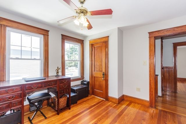 242 Beacon St, Lowell, MA 01850