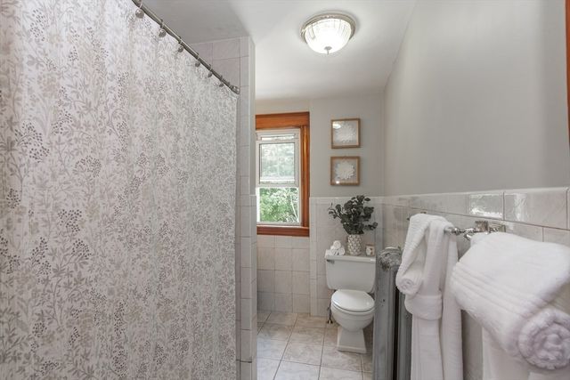 242 Beacon St, Lowell, MA 01850