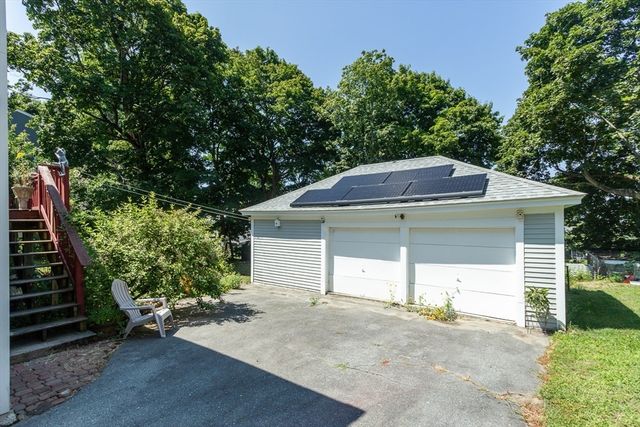 242 Beacon St, Lowell, MA 01850