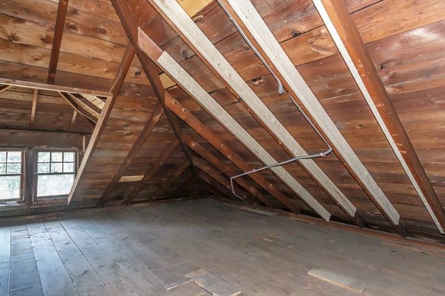 242 Beacon St, Lowell, MA 01850