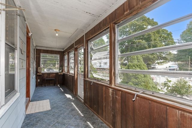 242 Beacon St, Lowell, MA 01850