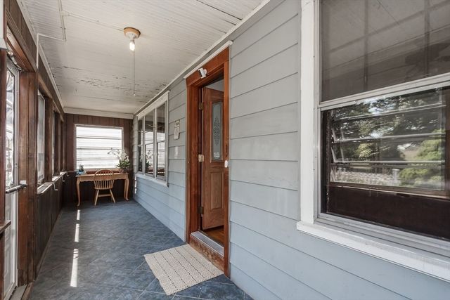 242 Beacon St, Lowell, MA 01850