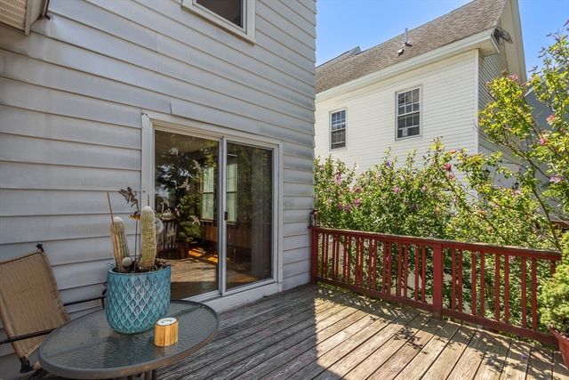 242 Beacon St, Lowell, MA 01850