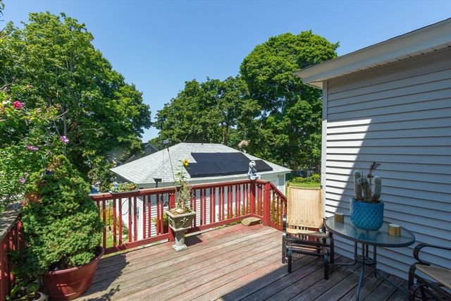 242 Beacon St, Lowell, MA 01850