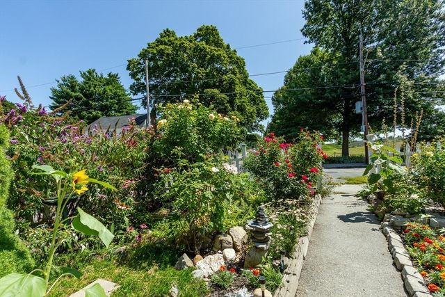 242 Beacon St, Lowell, MA 01850