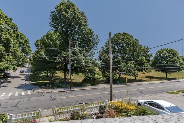 242 Beacon St, Lowell, MA 01850