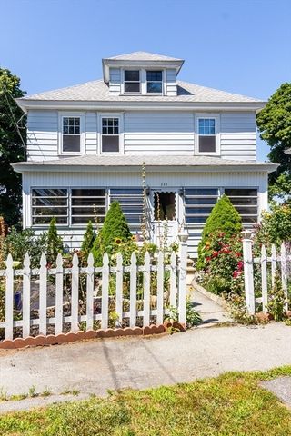 242 Beacon St, Lowell, MA 01850