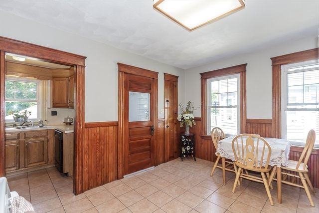 242 Beacon St, Lowell, MA 01850