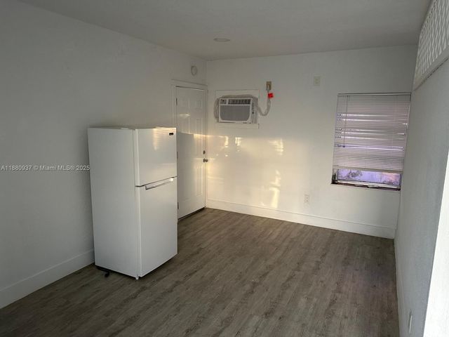 1943 71st St 1A, Miami Beach, FL 33141