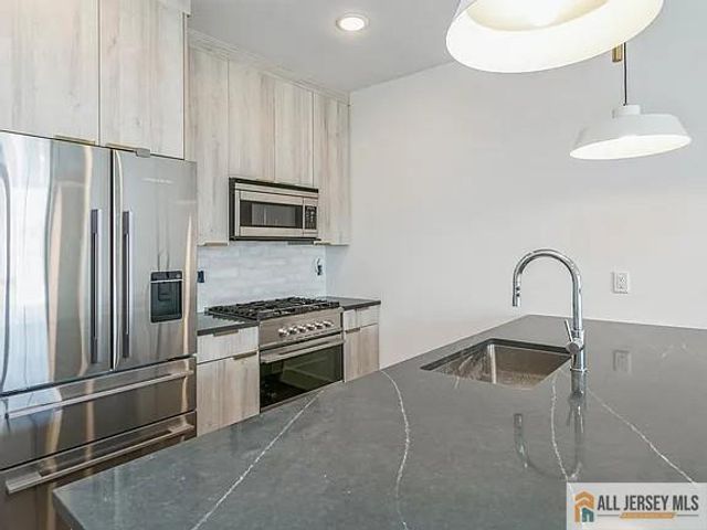 386 5th Street 301, Jersey City, NJ 07302