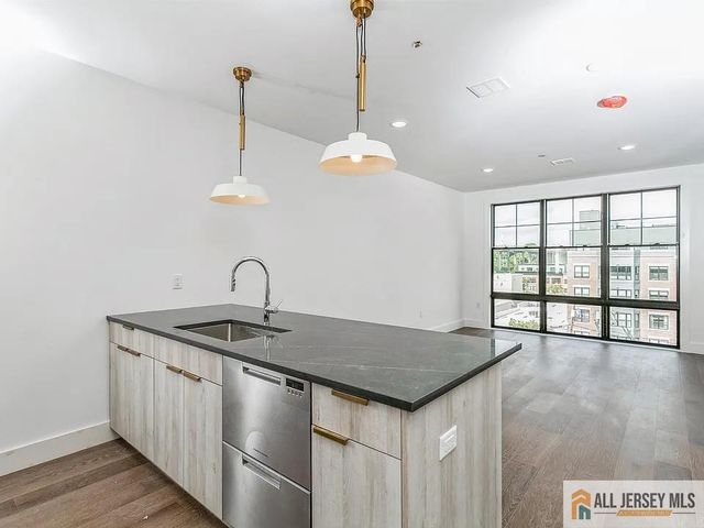 386 5th Street 301, Jersey City, NJ 07302