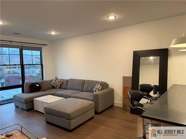 386 5th Street 301, Jersey City, NJ 07302
