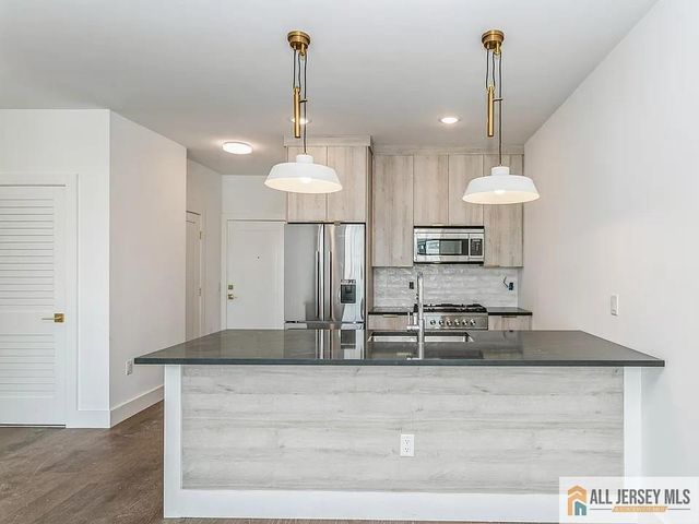 386 5th Street 301, Jersey City, NJ 07302